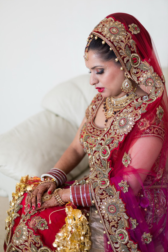 Pooja and Akash s wedding 0022 
 Pooja and Akask's wedding 
 Keywords: Baylis House, Buckinghamshire wedding photographer, Indian Wedding, Summer wedding