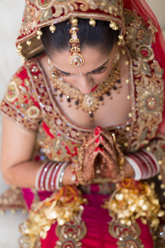 Pooja and Akash s wedding 0029 
 Pooja and Akask's wedding 
 Keywords: Baylis House, Buckinghamshire wedding photographer, Indian Wedding, Summer wedding