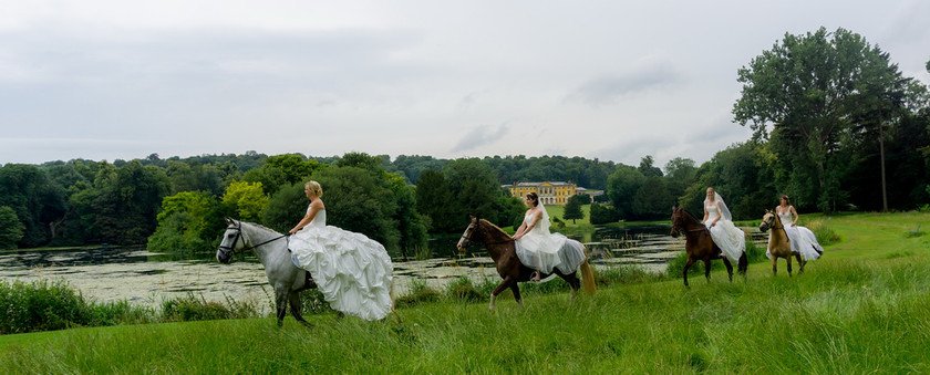 WWE Bridal Horse shoot 017 
 West Wycombe Horse shoot 
 Keywords: Buckinghamshire wedding photographer, Horses, Piers Photo, Summer, West Wycombe House
