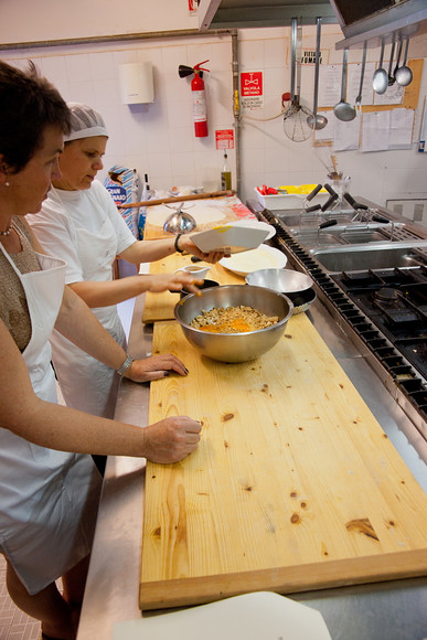 Italian Hols 012 
 Castel Rigone Cookery Course 
 Keywords: Hilder family holiday, Piers Photo.