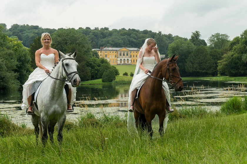 WWE Bridal Horse shoot 001 
 West Wycombe Horse shoot 
 Keywords: Buckinghamshire wedding photographer, Horses, Piers Photo, Summer, West Wycombe House